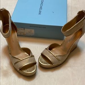 Antonio Melani Gold Wedge Sz 9 M New!